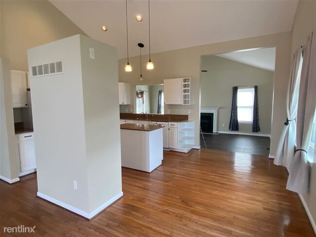 Building Photo - 6710 Summerdale Ct E