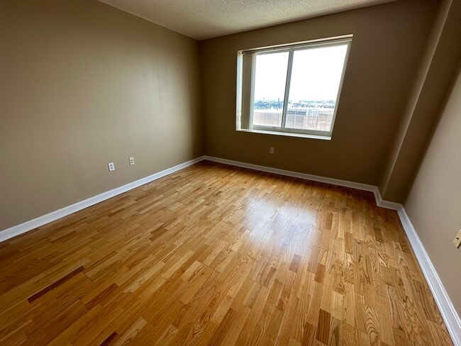 Building Photo - 10 Museum Way