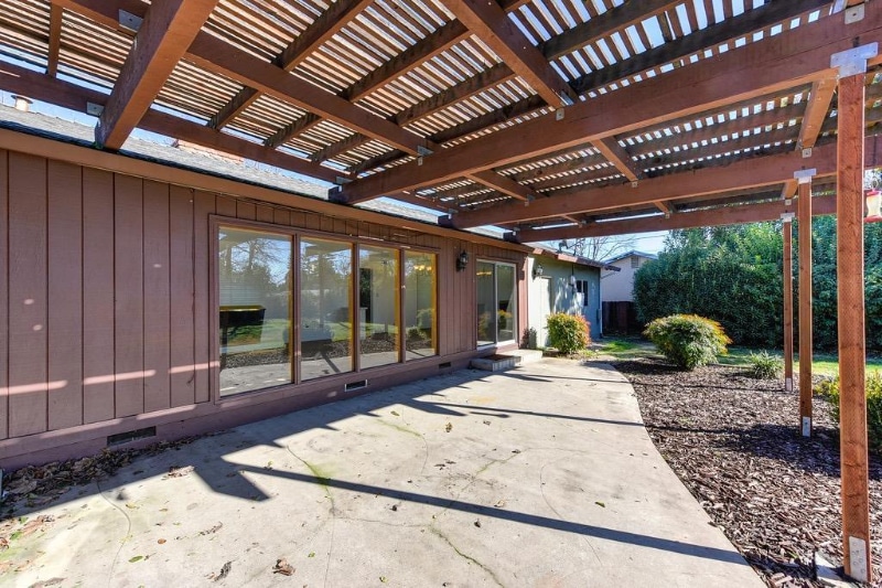 Building Photo - 1302 Frances Dr