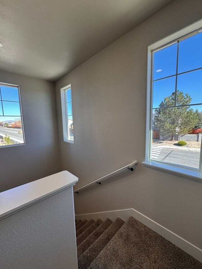 Building Photo - NEW! 3/2.5/2 Townhome in Gardnerville