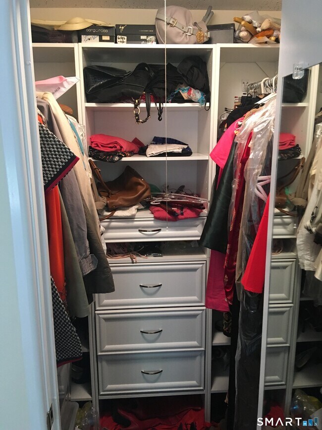 Building Photo - 82 Heritage Hill Rd