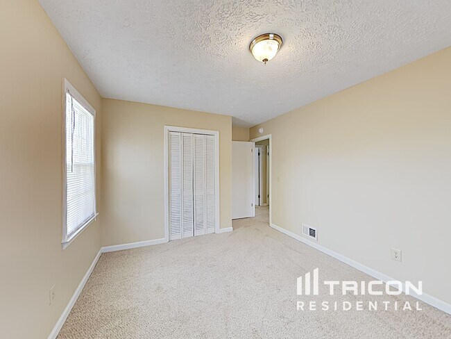 Building Photo - 414 Breezy Dr SW