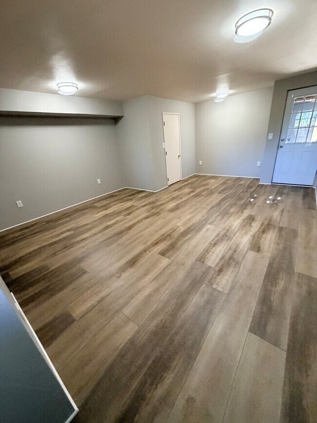 Building Photo - Spacious Home with Office, Studio, Workshop - Endless Possibilities!