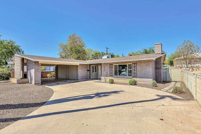 Building Photo - 3820 Grandview: Spacious 4-bedroom, 2-bath home with large bedrooms and no carpet