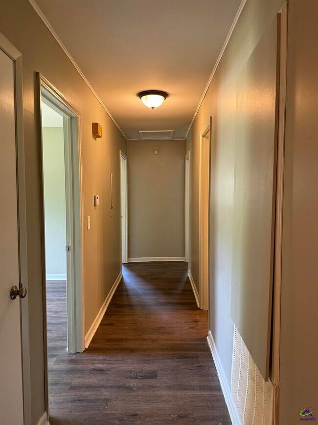 Building Photo - 204 Mike St