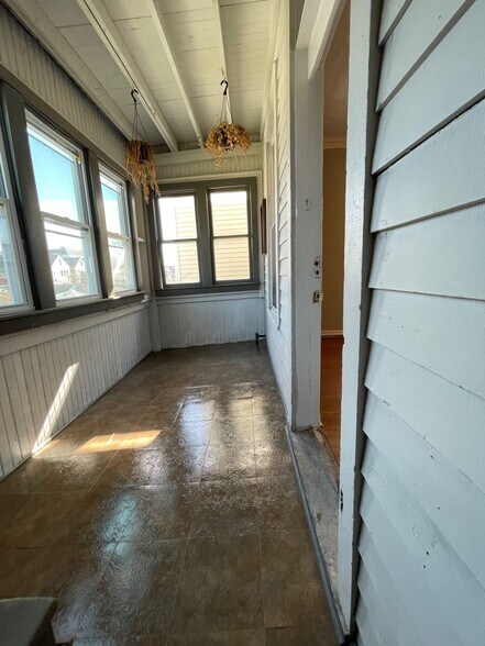 Building Photo - 2733 N Ridgeway Ave