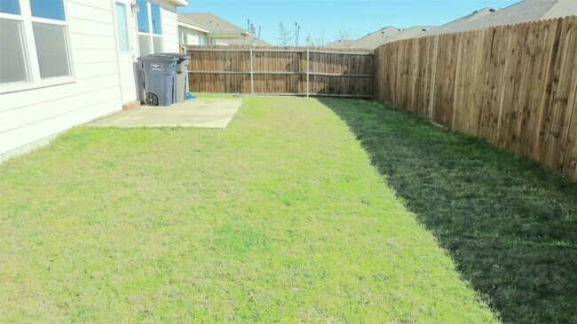 Building Photo - Open Floorplan in Fort Worth