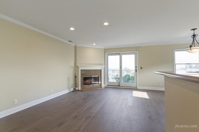 Building Photo - 25 Homestead