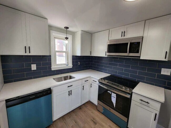 Building Photo - 3915-3917 Mount Troy