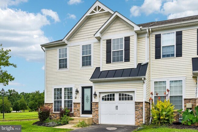 Building Photo - 1701 Hayle Dr