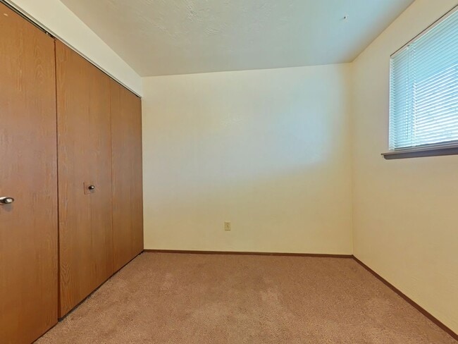 Building Photo - 2 Bedroom Townhouse ~ South Corvallis