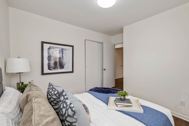 Building Photo - 2025-2027 Fairfax Road