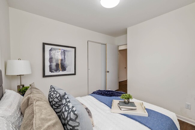 Building Photo - 2121-2123 Fairfax Road