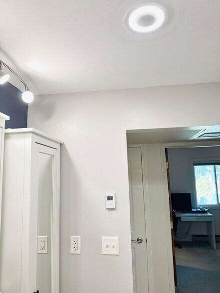 Building Photo - W170N11495 Armada Dr