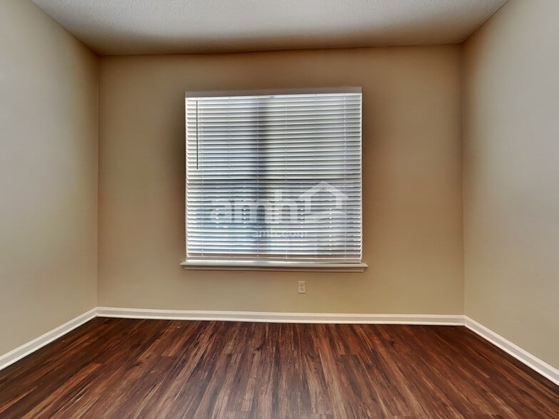 Building Photo - 809 N Garden Lake Dr