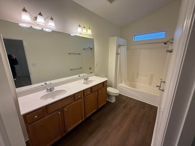 Building Photo - 2204 Market Garden Ln