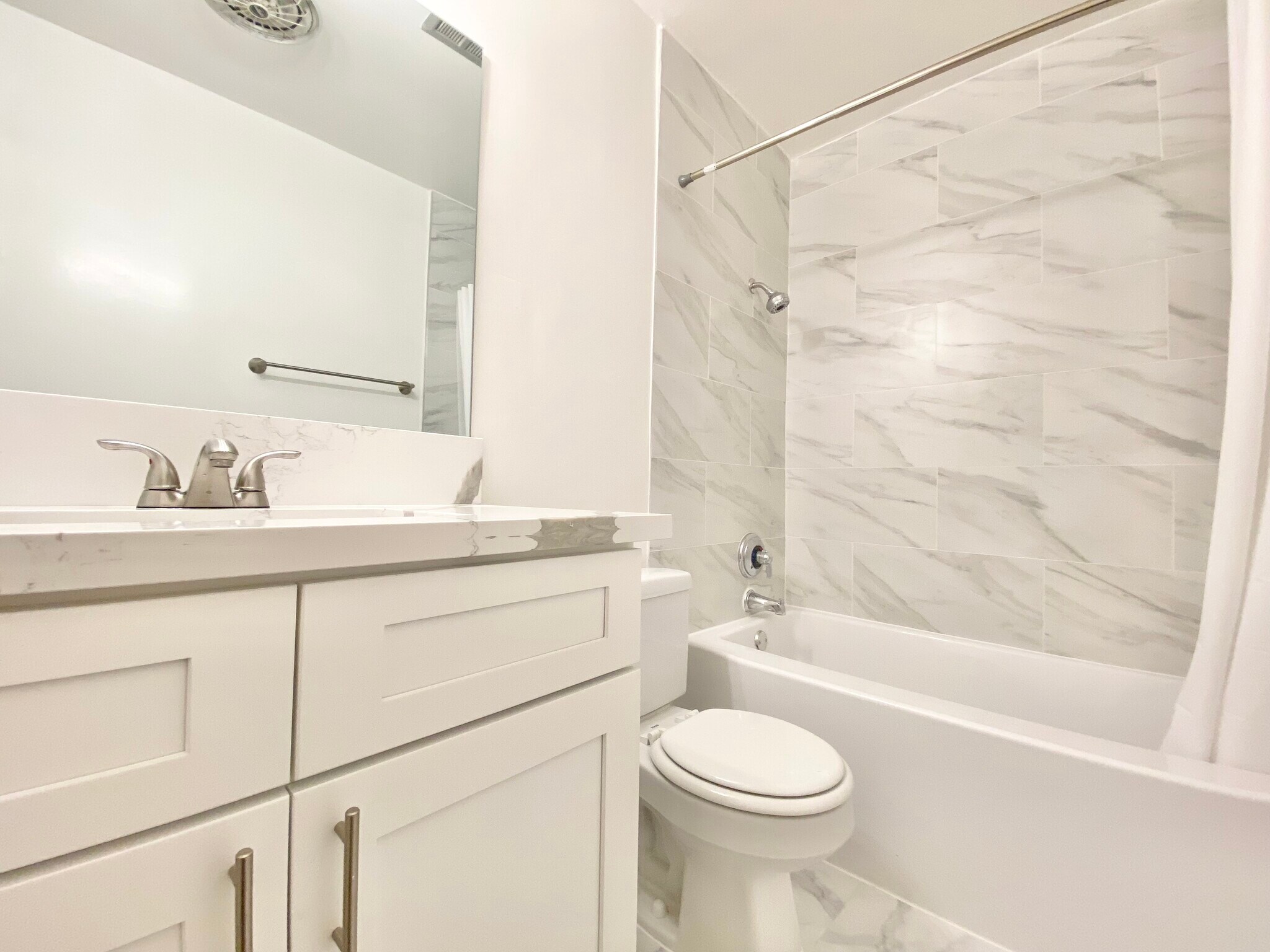 Building Photo - 7010 Lanewood Ave