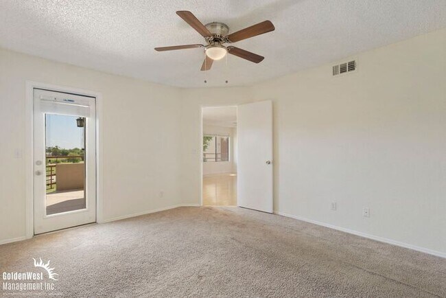 Building Photo - Beautiful 2Bda 2Ba Condo with Fireplace in Scottsdale!
