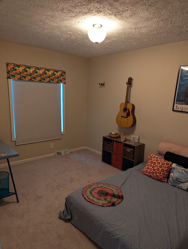 Building Photo - 2306 E Delaware Ave