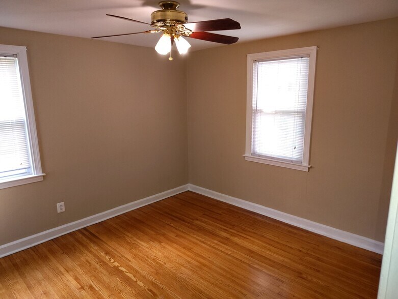 Building Photo - 218 Pilgrim Ln
