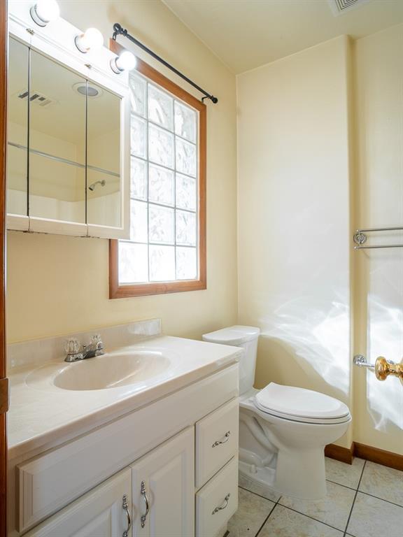 Building Photo - 1702 W Cypress St