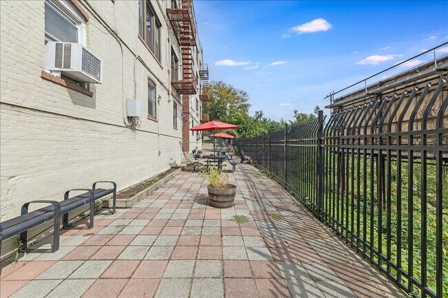 Building Photo - 108 Palisade Ave