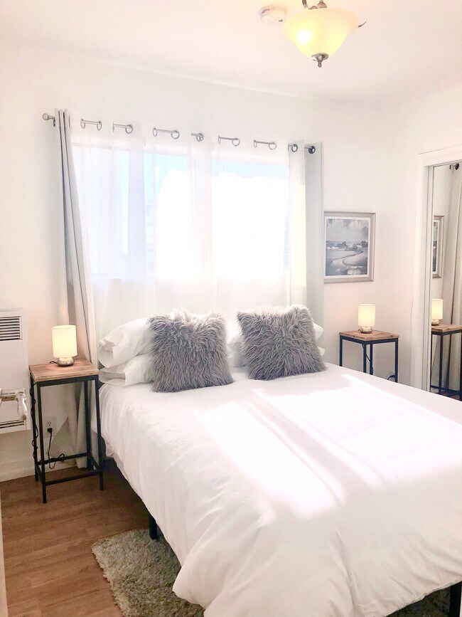 Second Bedroom with Queen bed - 35 Dudley Ave