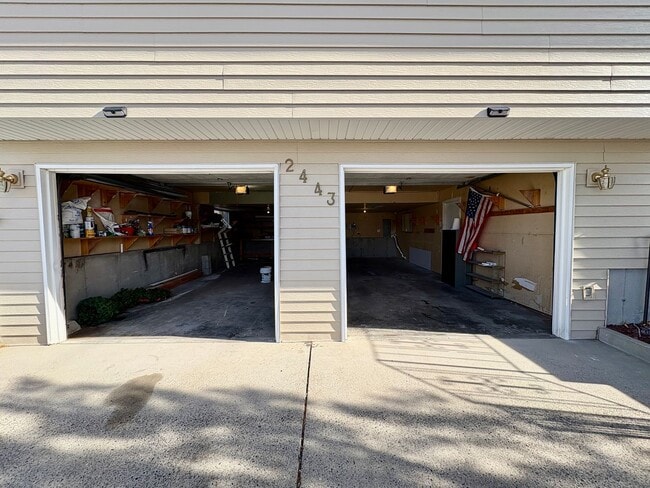 Building Photo - Large 3 bedroom house in the Heights! (Items will be removed)