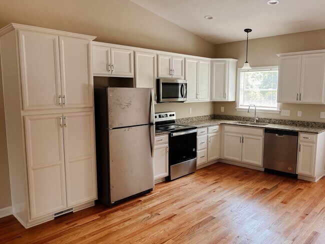 Building Photo - Brand New 3 Bed, 2 Bath One-Level Townhome