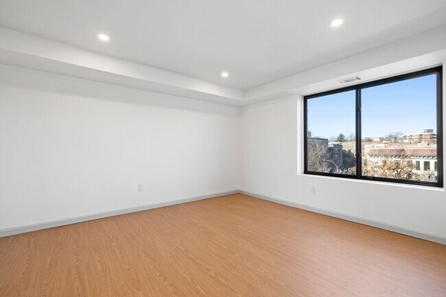 Building Photo - 1243 Beacon St