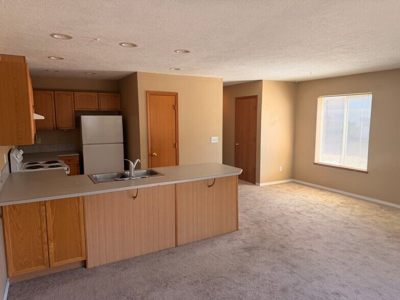 Building Photo - 3625 NE 157th Ave