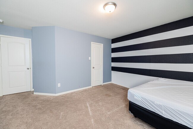 Building Photo - 10814 Spring Brook Pass Dr