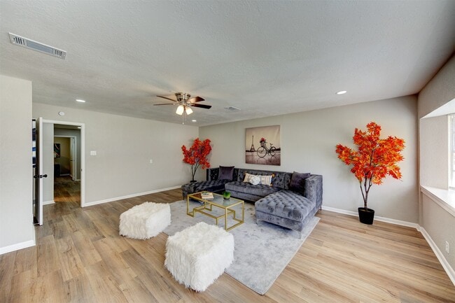 Building Photo - 8511 Honeysuckle