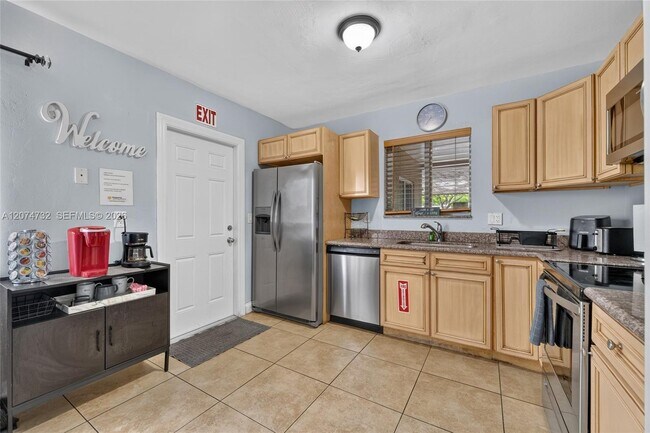 Building Photo - 2904 Van Buren St