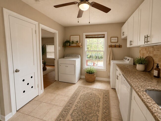Building Photo - 3bed/1bath House - Two Blocks from Campus