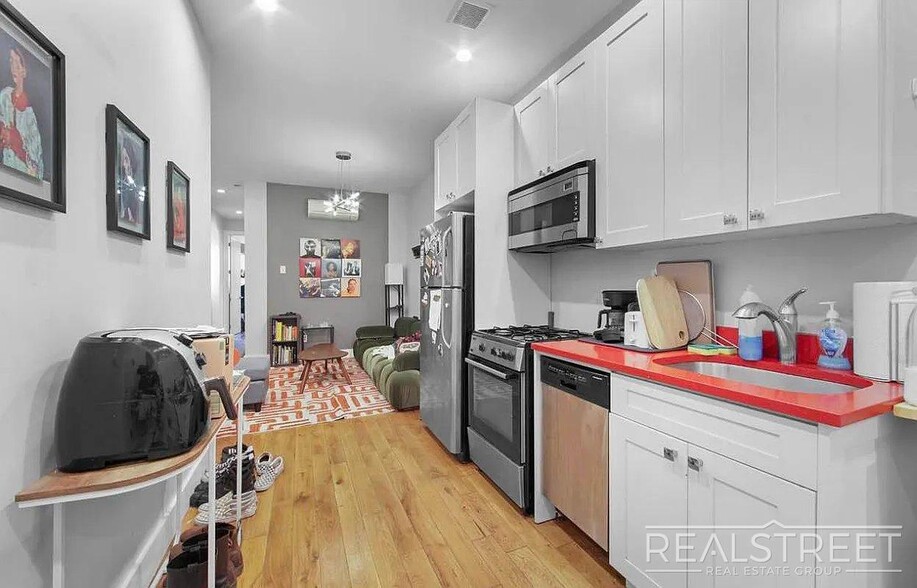 Building Photo - Spacious 3BR Apartment in Prime Bushwick | Skylight, Laundry, Courtyard | No Fee