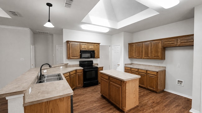 Building Photo - 2310 Summer Brook Dr