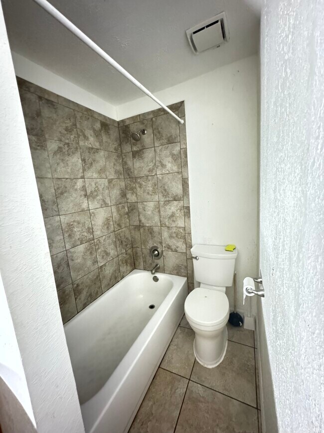 Building Photo - 2134 NE Pelican Ter