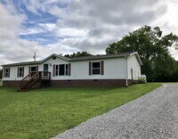 Building Photo - Welcome to this Spacious 3 Bedroom, 2 Bath...