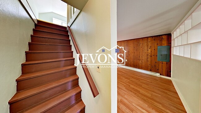 Building Photo - Pet-friendly single-family home in Tieton ...