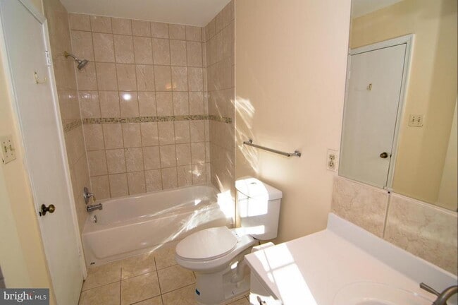 Building Photo - 222 Apple Blossom Ct