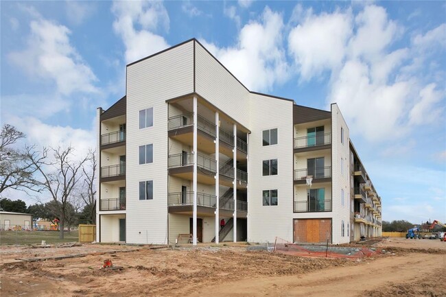 Building Photo - 1100 Hwy 90 W