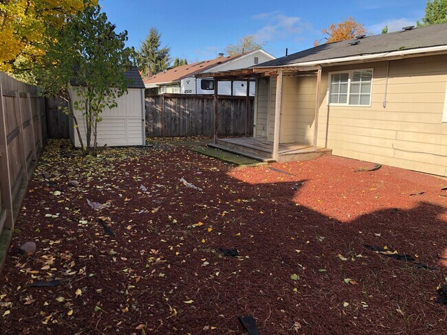 Building Photo - Updated 2 bedroom, 2 bathroom duplex in Sp...