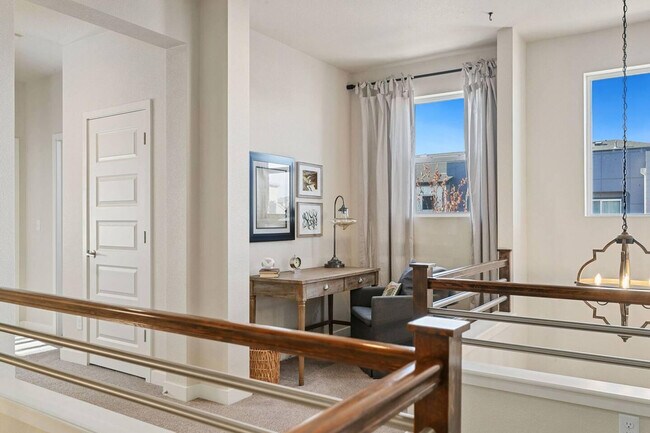 Building Photo - 6801 Warren Dr