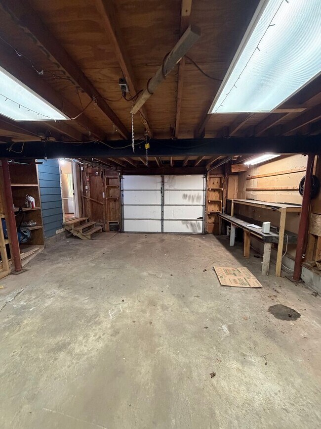 Building Photo - Secluded & Charming 3BR/1BA in Lansing — Section 8 Approved