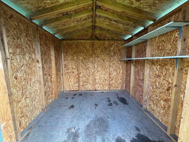 Building Photo - 3 Bedroom 2 Bath House in Bethel-Danebo