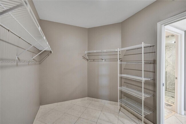 Building Photo - 3600 Yacht Club Dr