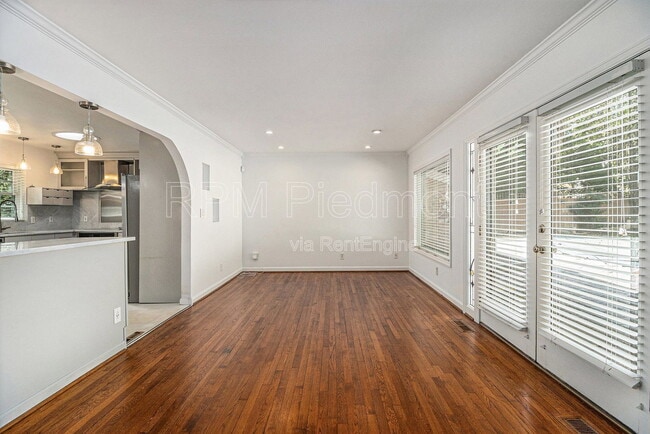 Building Photo - 2570 Northside Dr NW