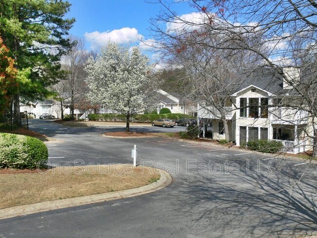 Building Photo - 2005 Augusta Dr