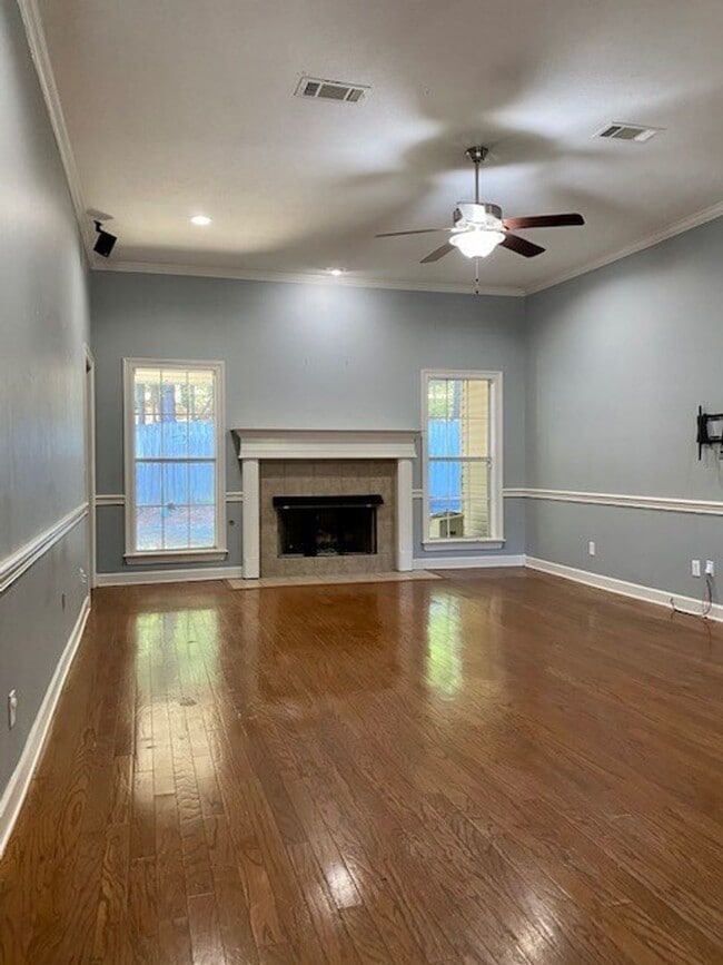 Building Photo - 627 Hampshire Dr